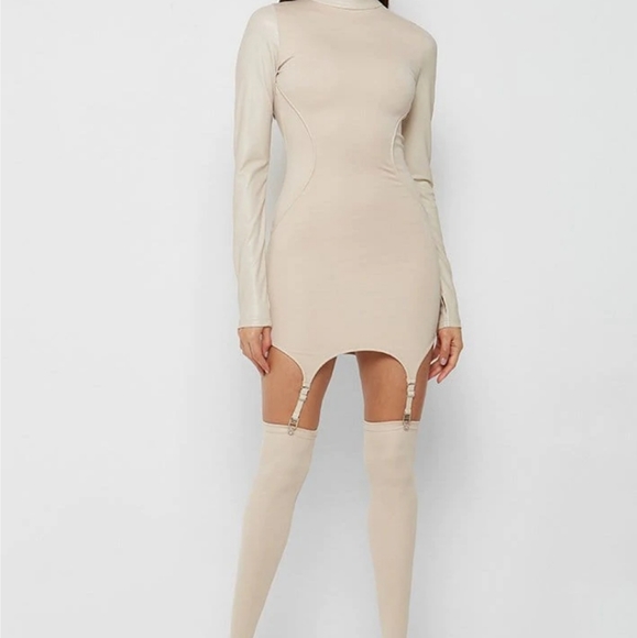 New with tags fits size 6 ish - Picture 3 of 3